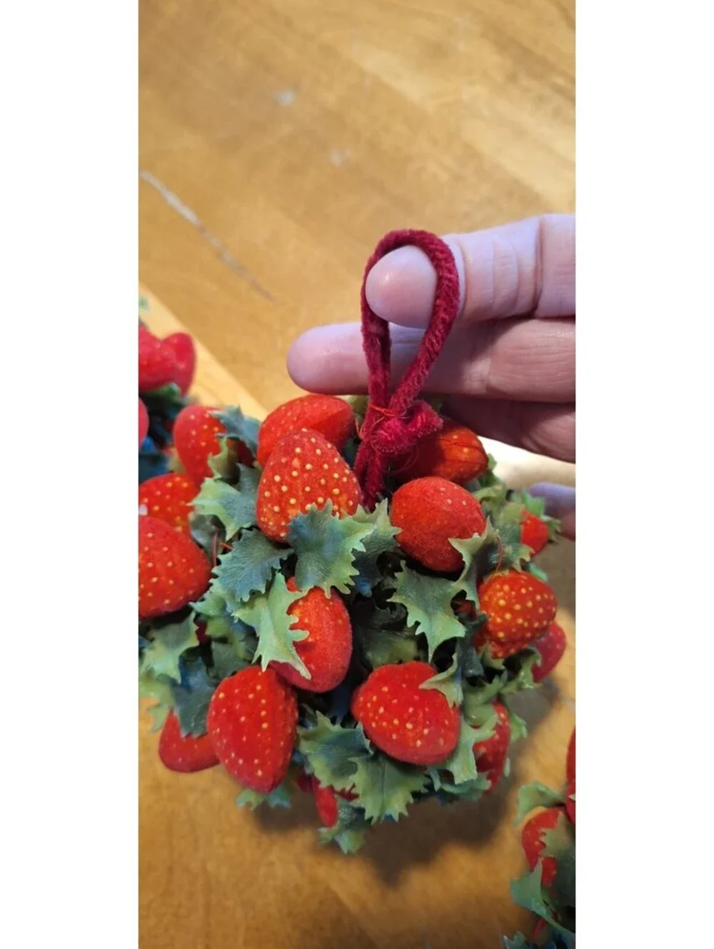 3 VTG Strawberry Plastic Cluster Hanging Balls Looks Like Mistletoes 3.5